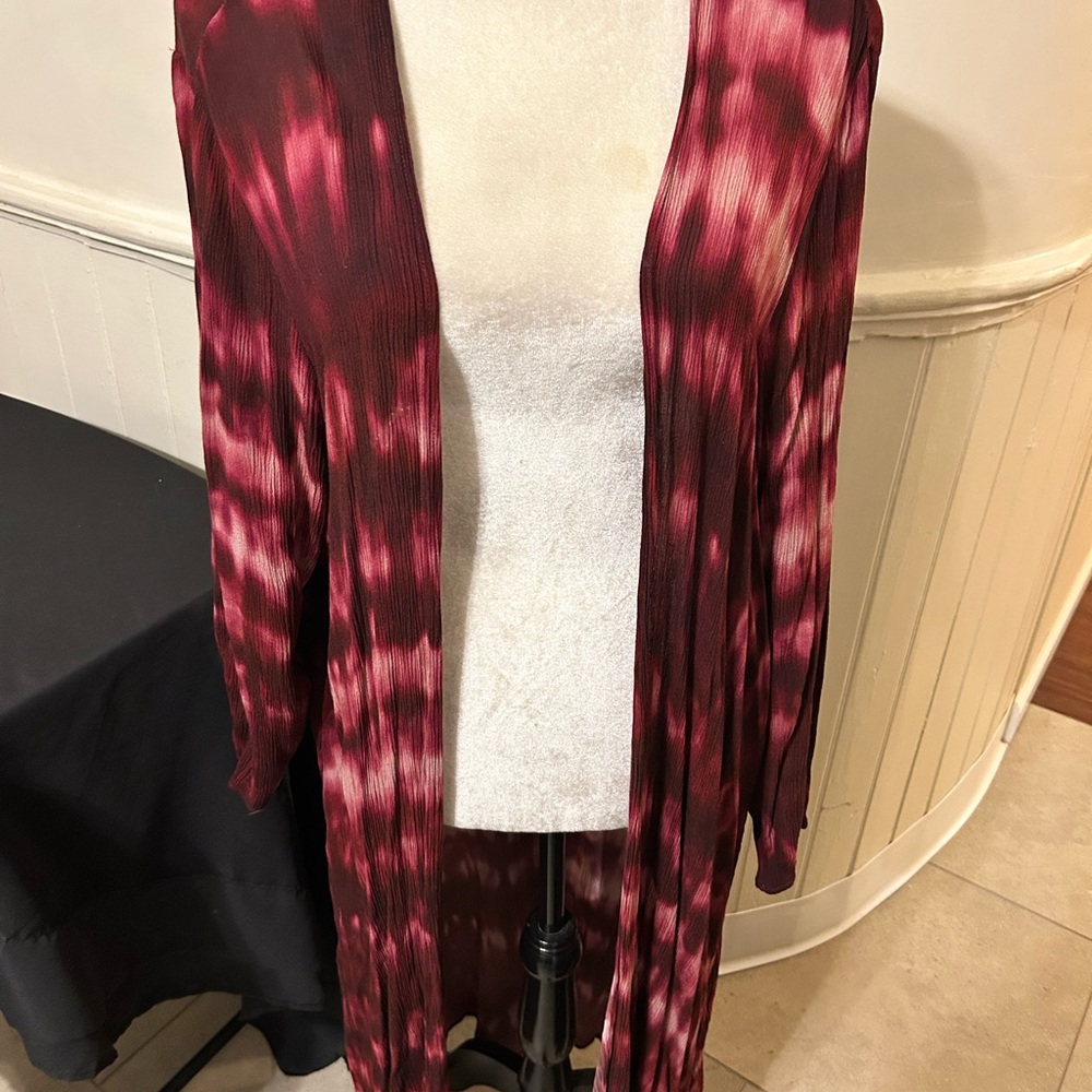 Torrid Wine Tie Dye Long Sleeve Kimono
Size 2 (18-20)